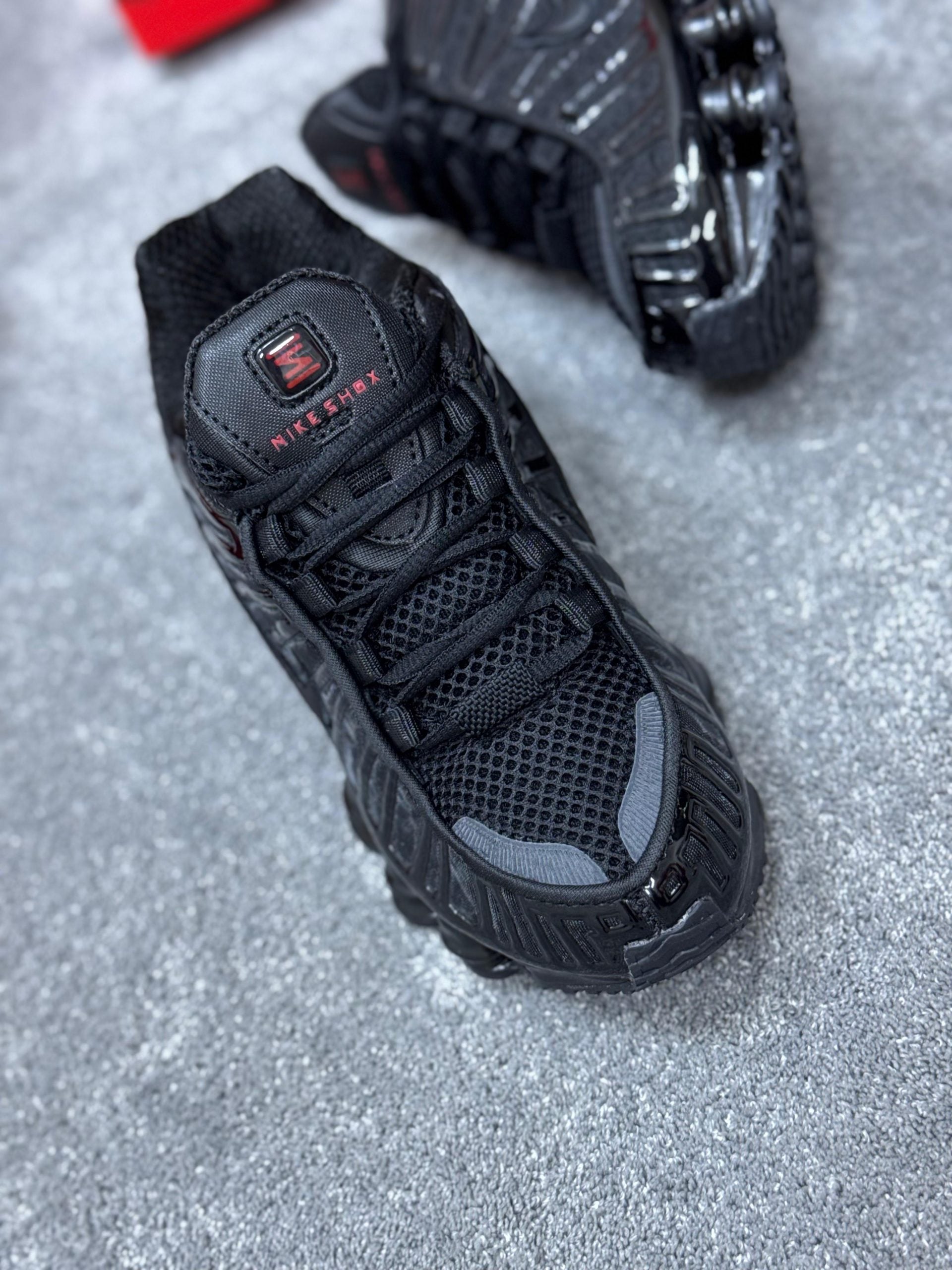 NIKE SHOX ( Negras)