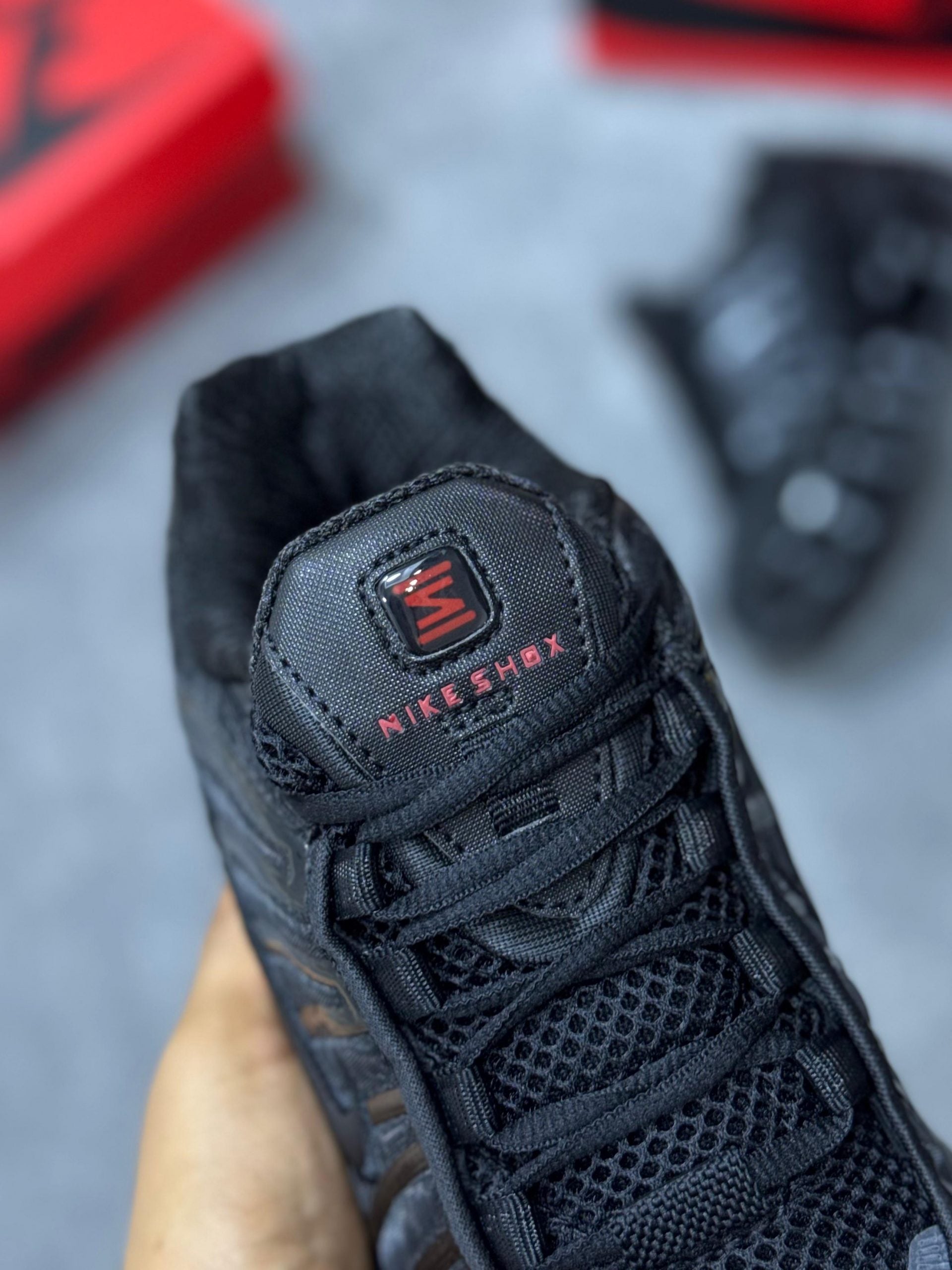 NIKE SHOX ( Negras)