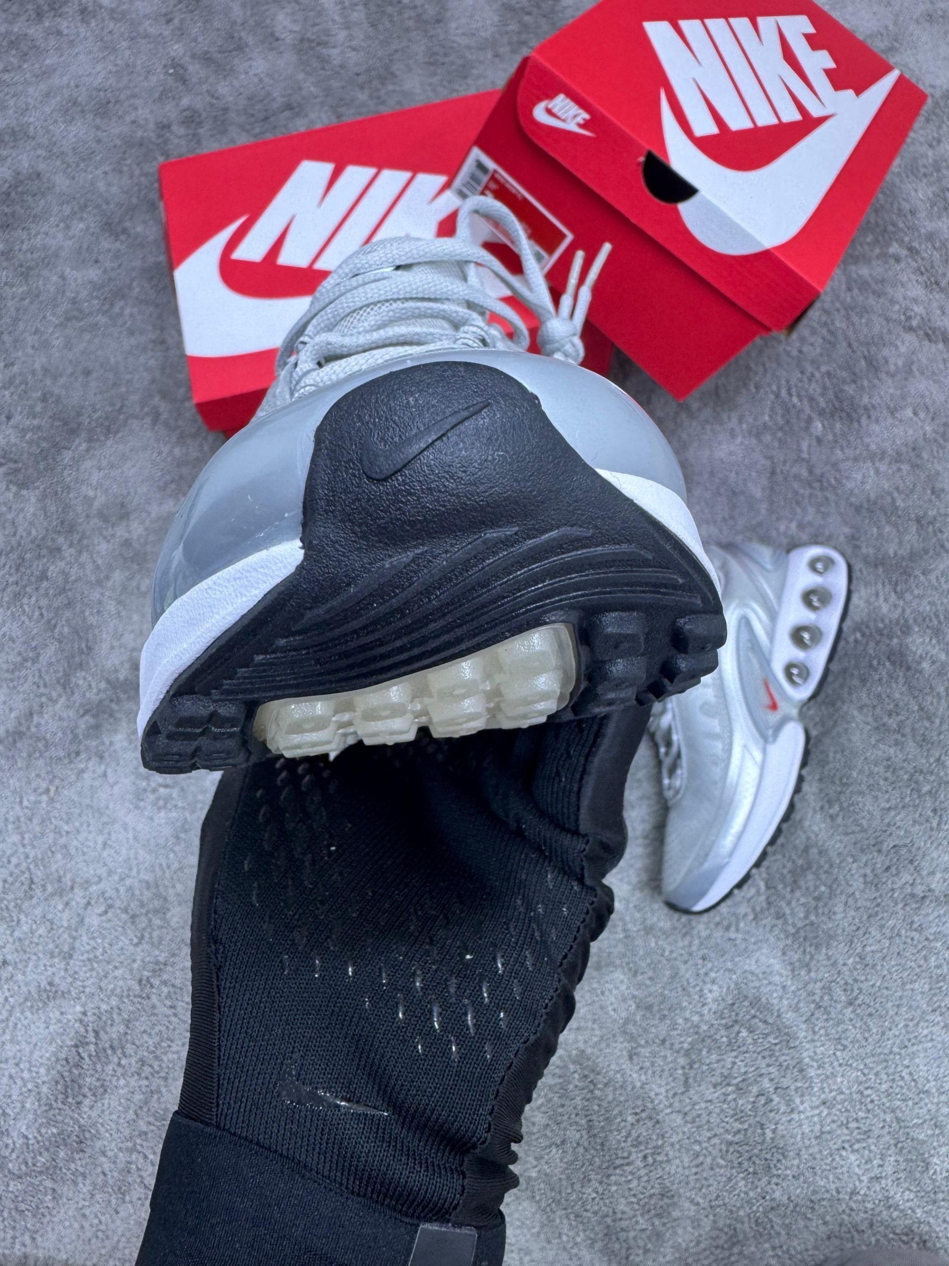 Air Max DN ( Supreme ) ⚪