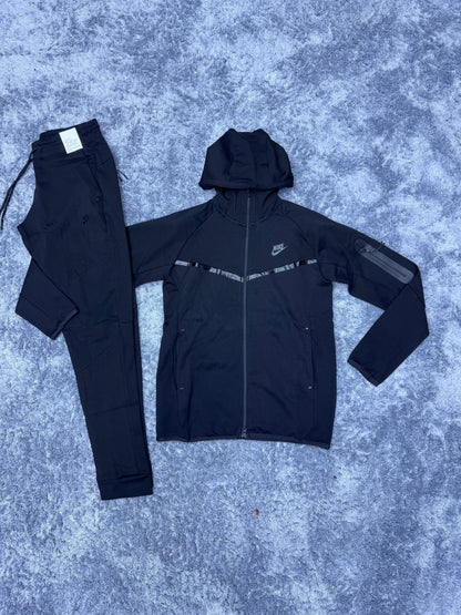 Nike tech full black